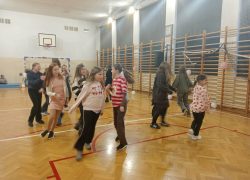 Zabawa karnawałowa w społeczności szkolnej