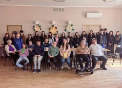 Uroczyste spotkanie wielkanocne uczni&oacute;w naszej szkoły z Podopiecznymi Domu Samopomocy w Mogielnicy