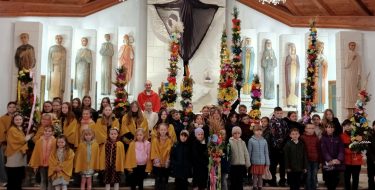 Więcej niż szkolne wyzwanie &ndash; podsumowanie akcji &bdquo;Podejmij wyzwanie &ndash; przygotuj palmę na Jezusa Zmartwychwstanie&rdquo;