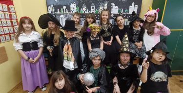 Świat wróżb, czyli andrzejki w klasach młodszych