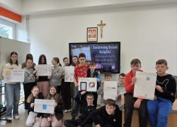 Czytaj, szanuj, tw&oacute;rz &ndash; święto książki i kreatywności w klasach IV-VII