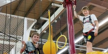 Wycieczka klasowa do FlyParku – czyli WF inaczej.
